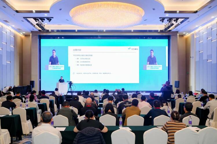 高校教师如何在AI浪潮中乘风破浪？——2024“人工智能+”大会深度启示