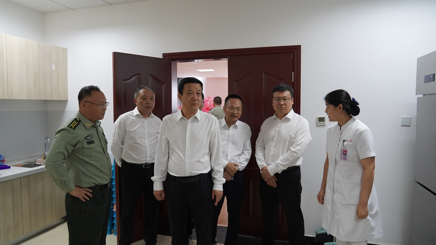 “双争”有我丨保定市满城区：京津冀医疗卫生协同发展结硕果_fororder_参观解放军984医院 摄影 高泽涛