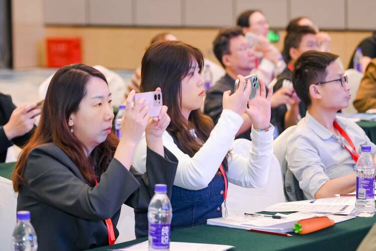 高校教师如何在AI浪潮中乘风破浪？——2024“人工智能+”大会深度启示