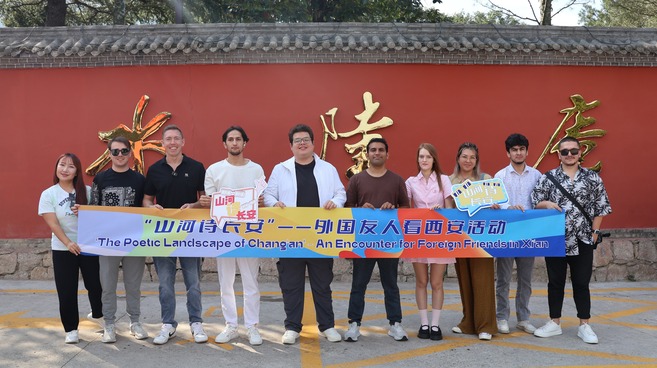 跟着“悟空”勇闯“小雷音寺” 外国友人在蓝田水陆庵探秘《黑神话：悟空》取景地_fororder_微信图片_20240926153146