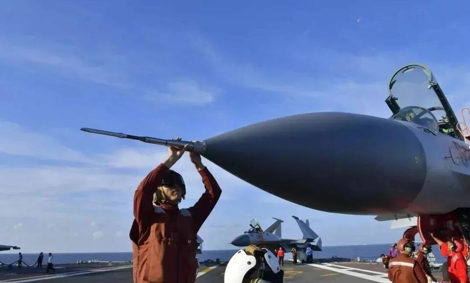 一年解锁两种颜色！他是辽宁舰首个穿黄色识别服的00后