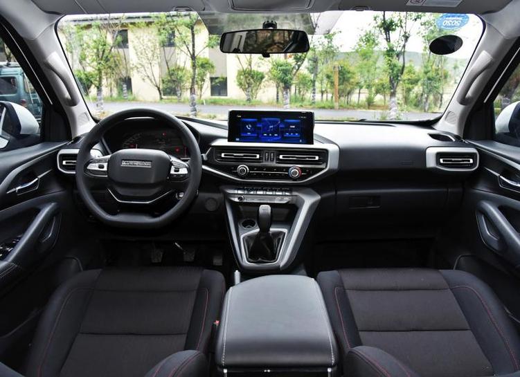 汽车频道【供稿】【咨询】链合全球技术 卓越性能表现 长安凯程F70斩获双料上海大世界基尼斯记录