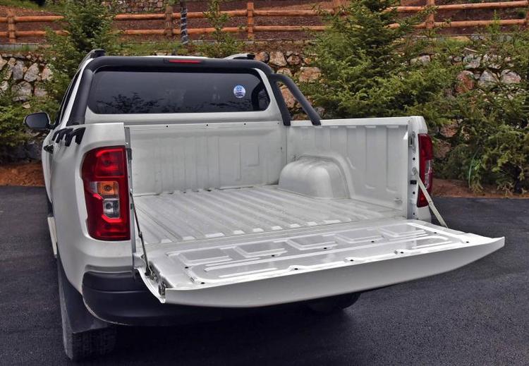 汽车频道【供稿】【咨询】链合全球技术 卓越性能表现 长安凯程F70斩获双料上海大世界基尼斯记录