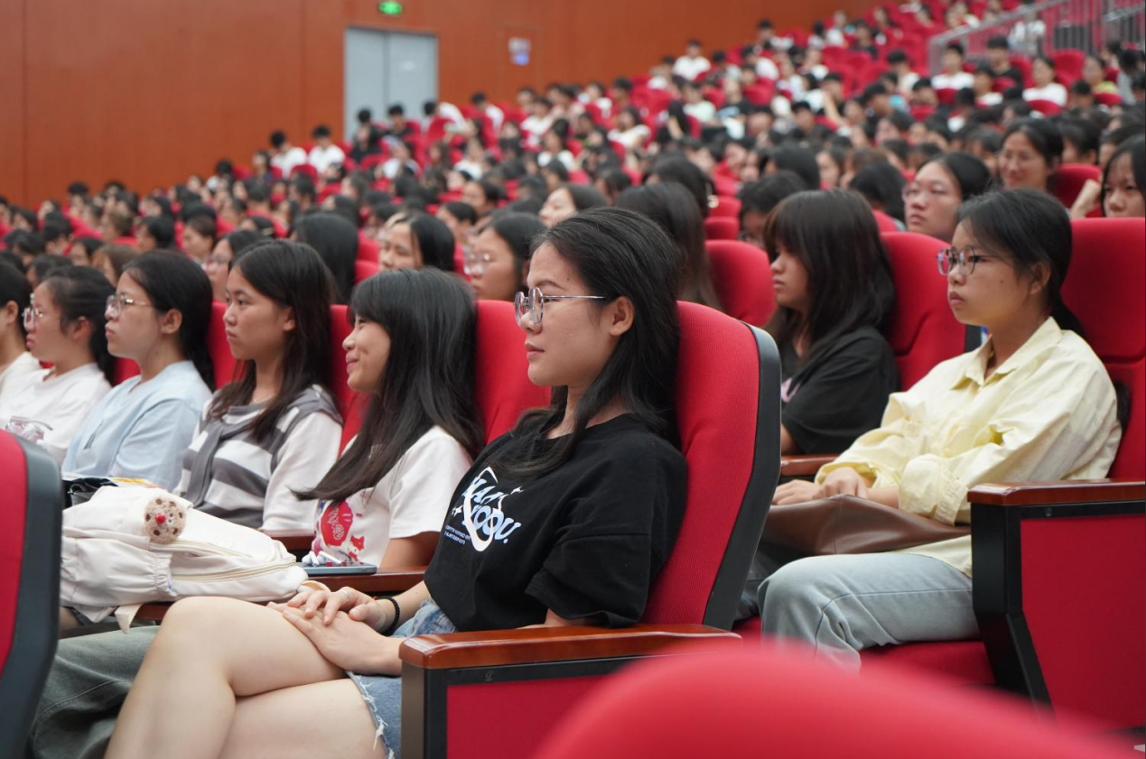 廣西開展國防教育進校園活動 增強邊境地區群眾國防意識_fororder_圖片6