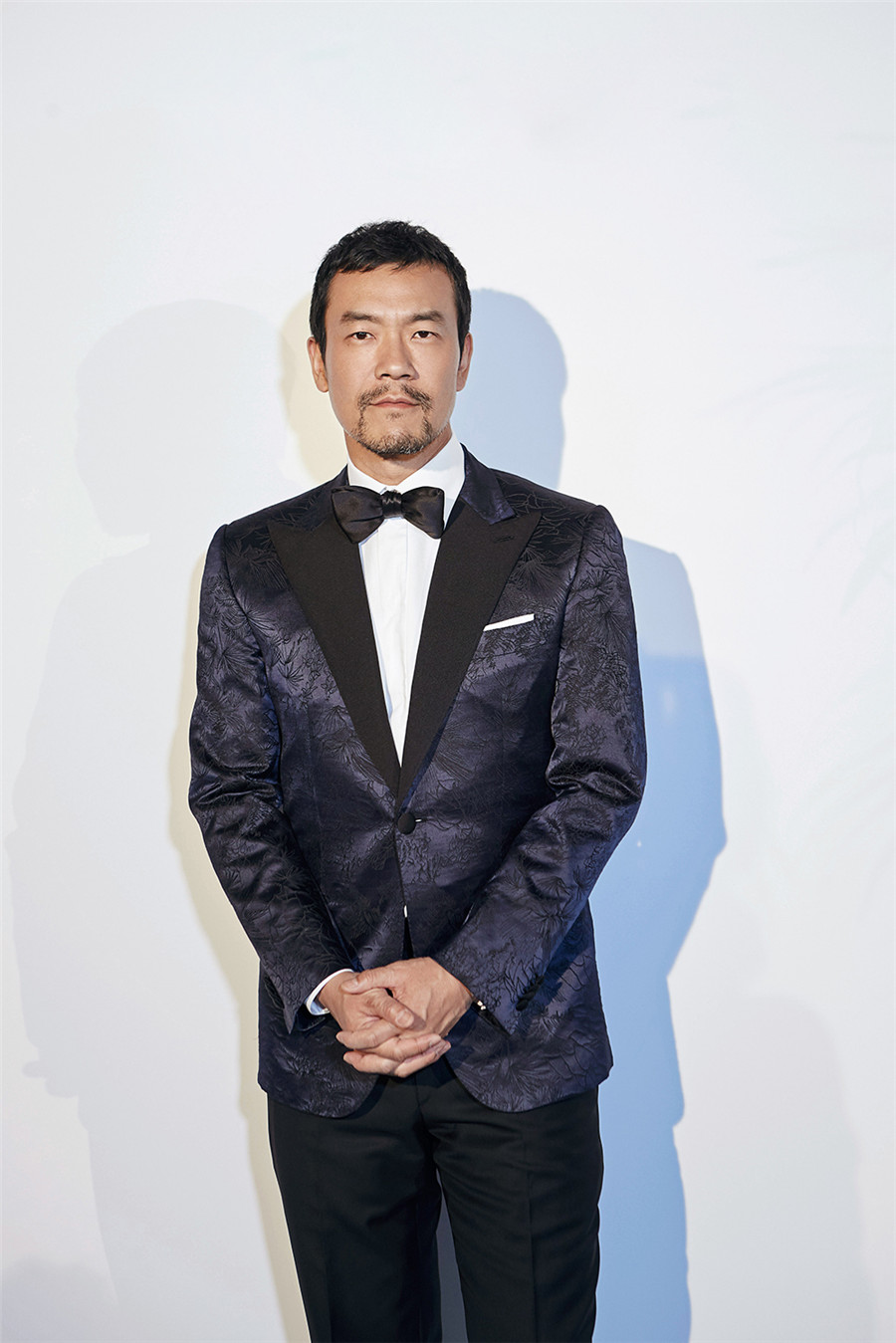 廖凡戛纳出席时尚活动 中国绅士显风度