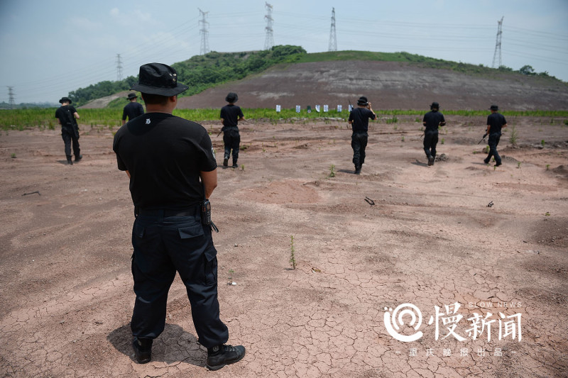 慢新闻 | 三次击毙嫌疑人的狙击手,玩“吃鸡”是一种怎样的体验?