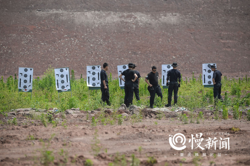 慢新闻 | 三次击毙嫌疑人的狙击手,玩“吃鸡”是一种怎样的体验?