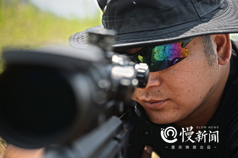慢新闻 | 三次击毙嫌疑人的狙击手,玩“吃鸡”是一种怎样的体验?