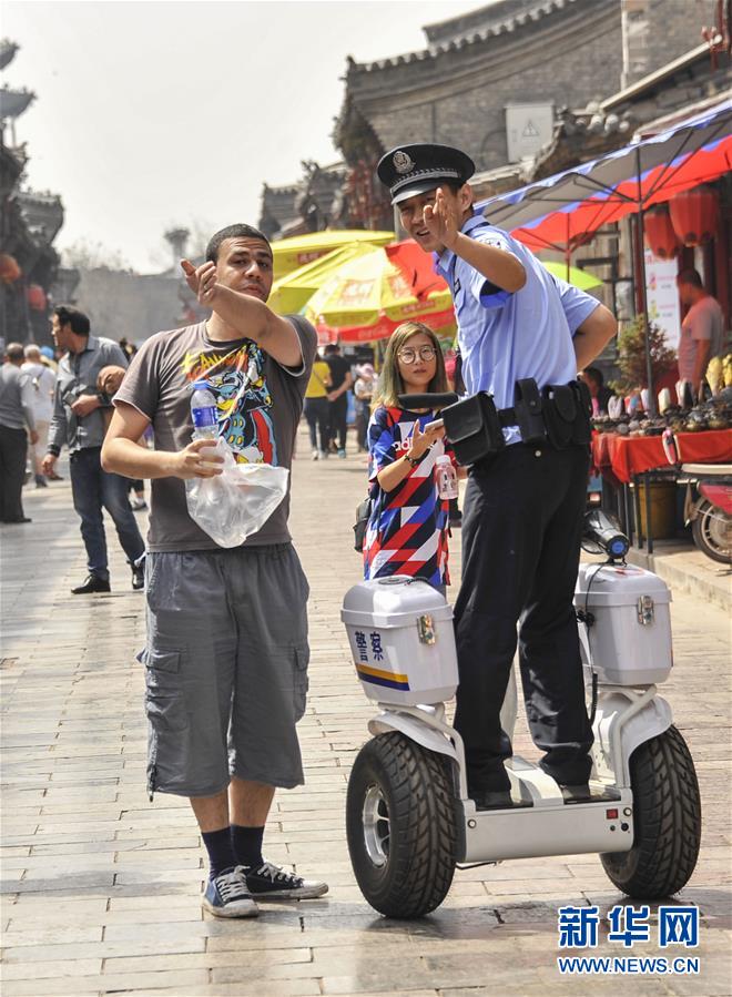 警用巡邏平衡車亮相平遙古城