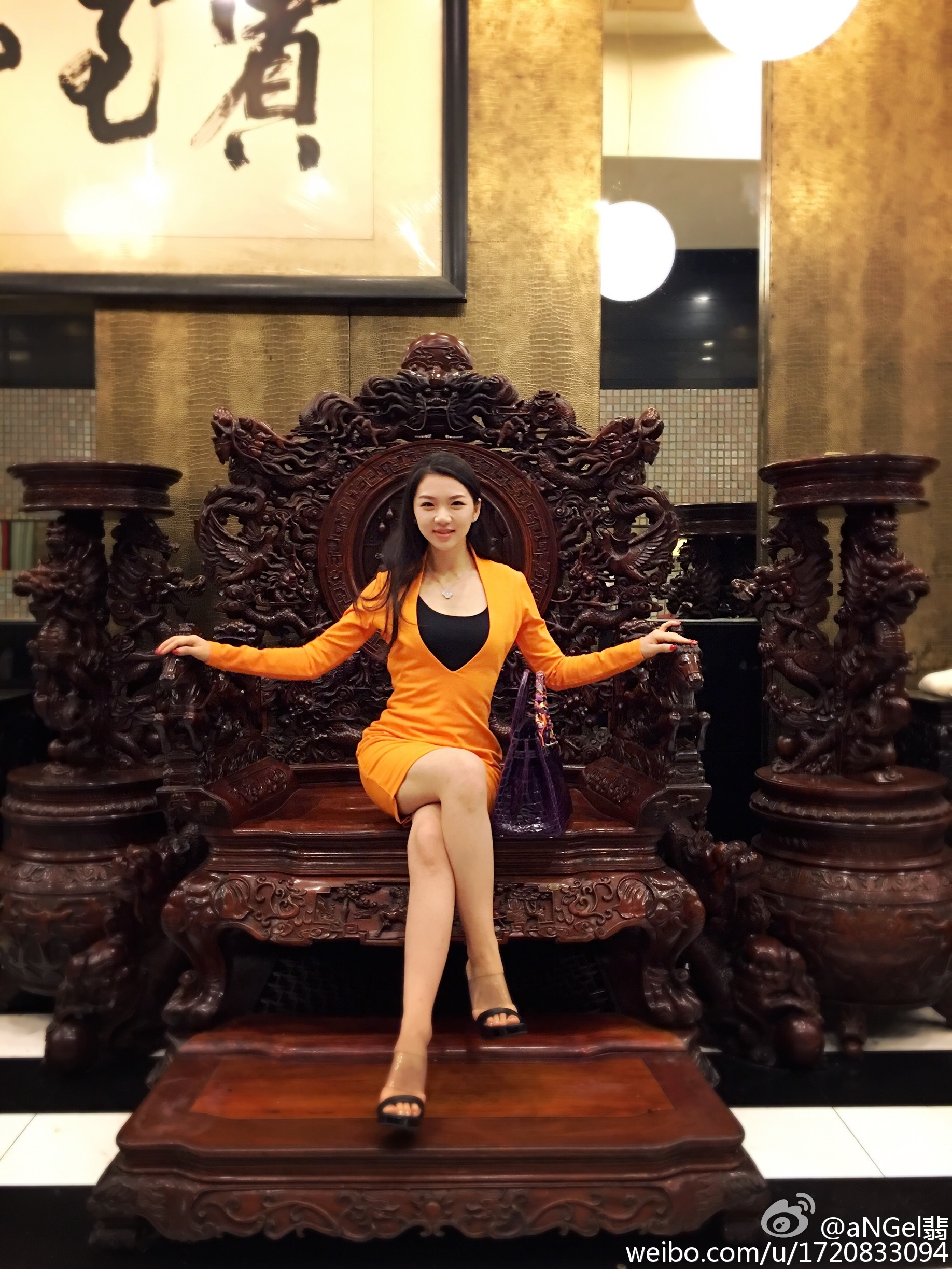 孙祥爱妻变魔鬼辣妈穿性感泳衣大秀美臀