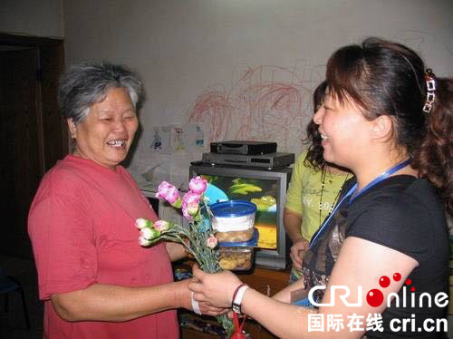 【黑龙江】【合作方供稿】黑龙江尚志市妇联开展创建文明城市—— “送给母亲一个微笑”主题慰问活动