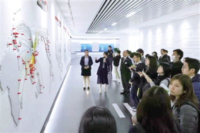 日本青年代表團到鄭州航空港區參觀考察