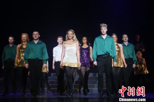 经典踢踏舞剧《命运之舞》青海上演 展爱尔兰国粹魅力 经典踢踏舞剧《命运之舞》青海上演 展爱尔兰国粹魅力