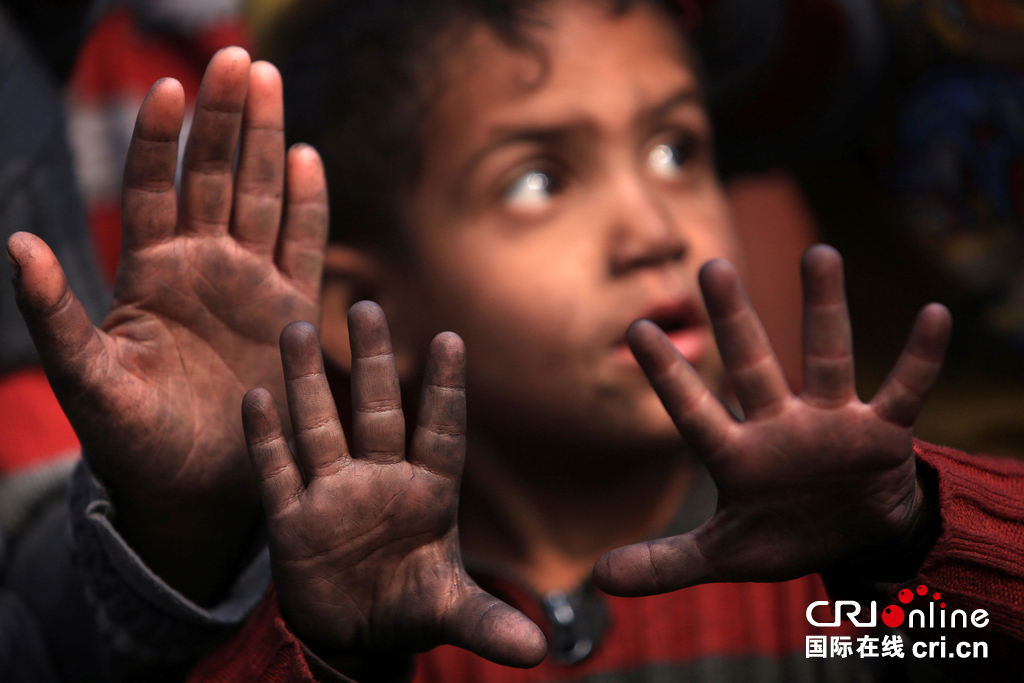 "伊斯兰国"或在摩苏尔使用化学武器 儿童皮肤变黑(组图)