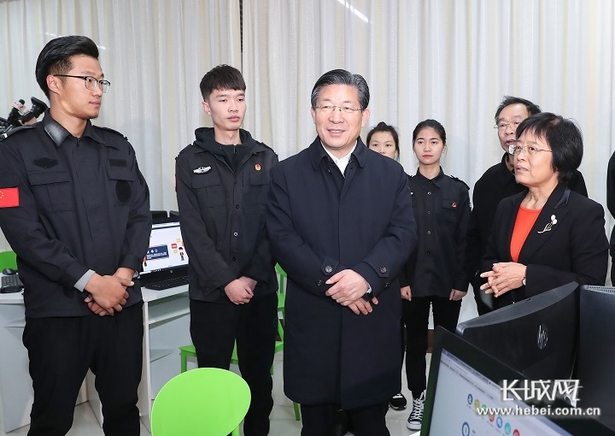 王東峰到省屬高校宣講黨的十九屆四中全會精神