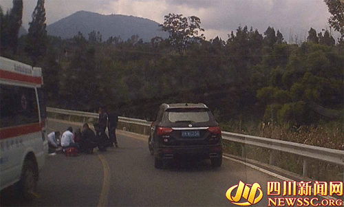 誰是暖心人？ 輔警巧遇72歲老人翻車的貼心救助
