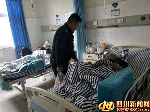 誰是暖心人？ 輔警巧遇72歲老人翻車的貼心救助