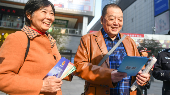 【法制安全】重慶南岸警方向市民返還價值200余萬元涉案財物