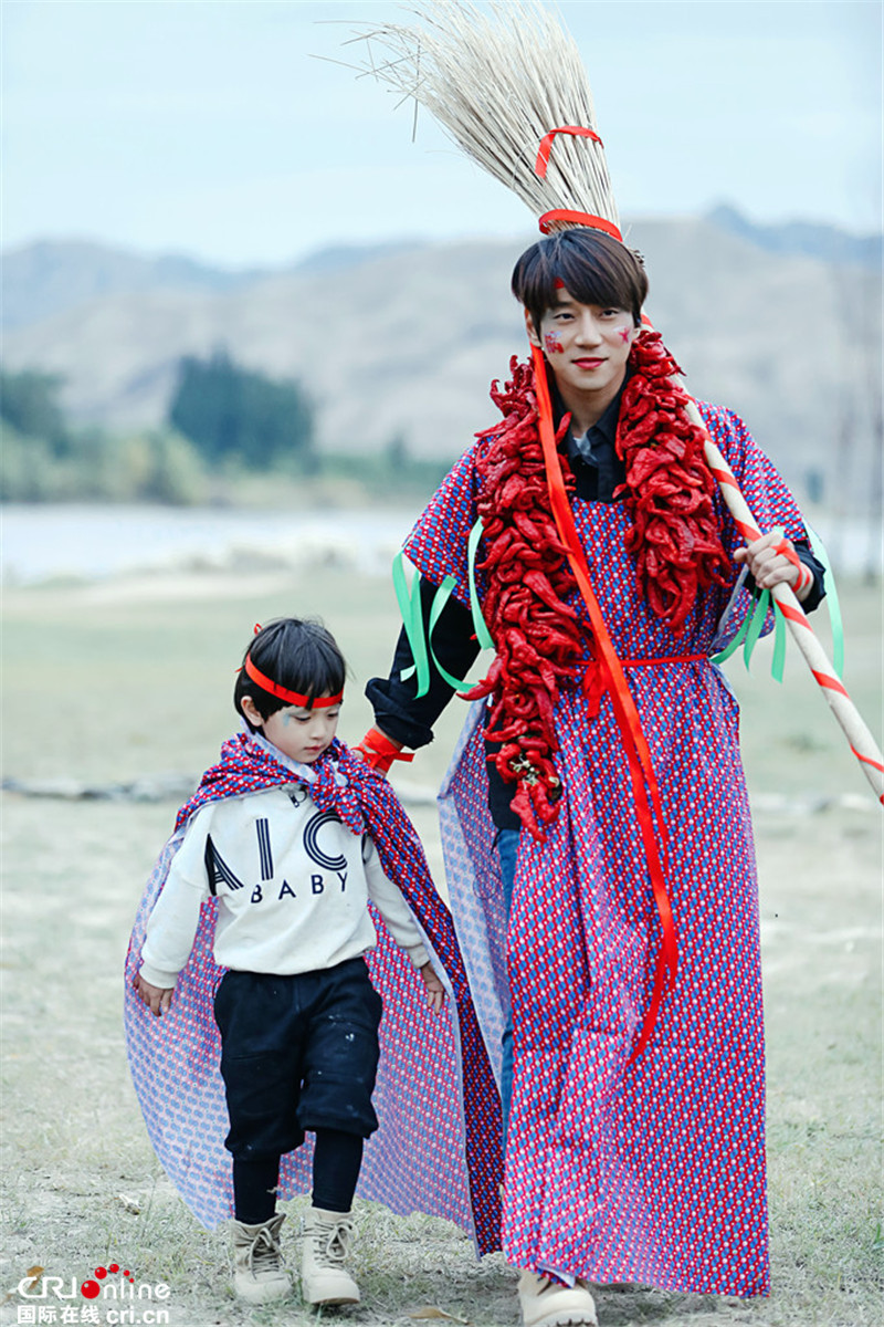 《爸爸4》黄致列暖心呵护李亦航 网友不舍实习老爸