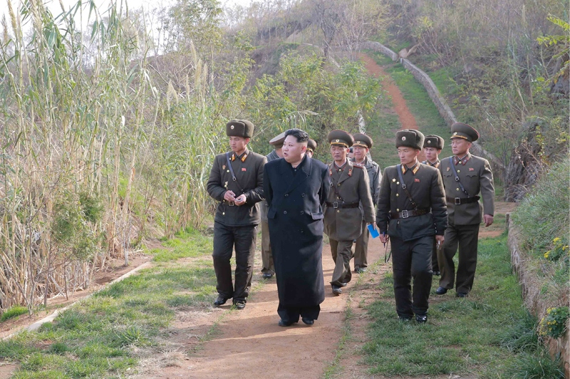 金正恩视察前哨基地和防御队 对基地备战作出指示(组图)