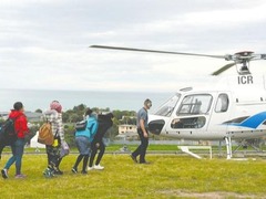 新西兰地震英游客求救使馆未果 乘中国委派直升机离开
