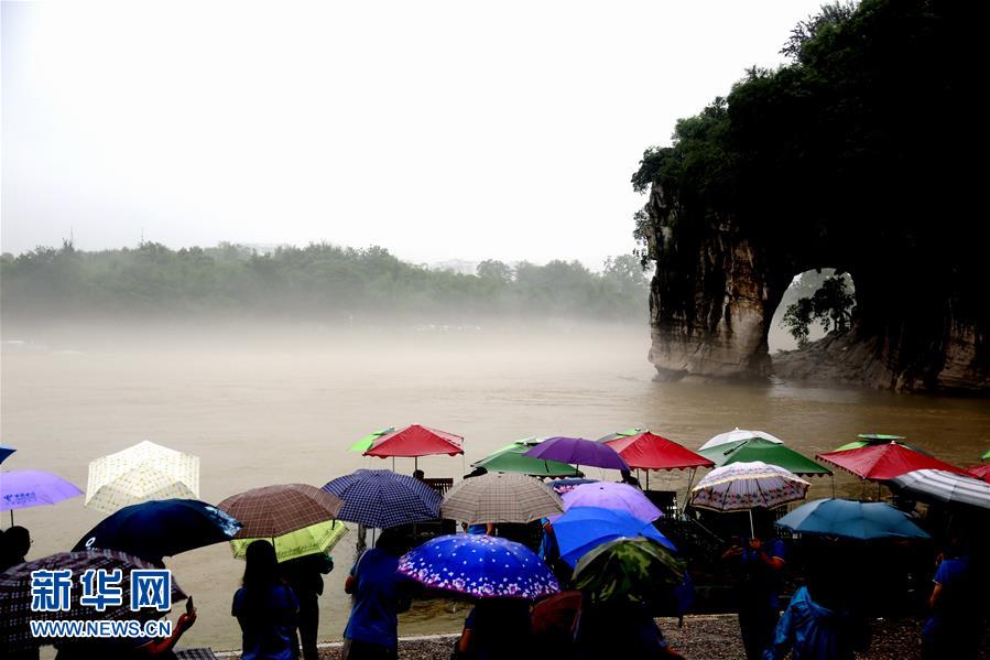 烟雨漓江