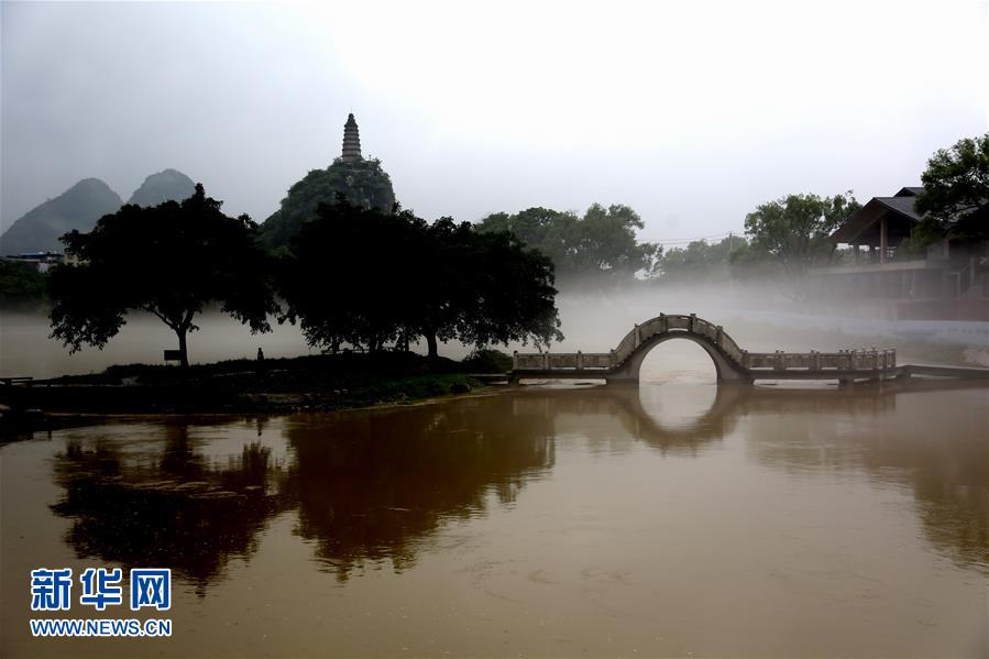 烟雨漓江