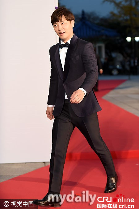 亚洲明星盛典秀智低胸斗艳允儿朴信惠 EXO朴宝剑颜值爆表