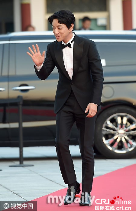 亚洲明星盛典秀智低胸斗艳允儿朴信惠 EXO朴宝剑颜值爆表