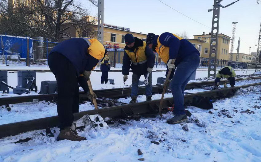 瀋陽鐵路全力應對入冬以來最強雨雪天氣