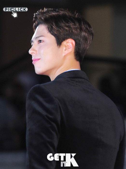 金裕贞亮闪黑裙显成熟美 朴宝剑侧颜杀引尖叫