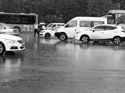 【要聞-文字列表】鄭州等地下暴雨 2018年以來河南降水量偏多三成