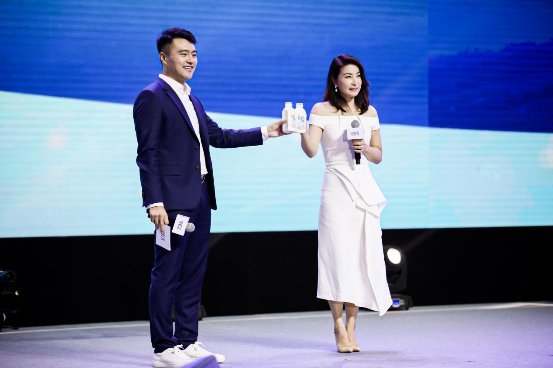 郭晶晶再现水立方，带来新一代鲜牛奶悦鲜活