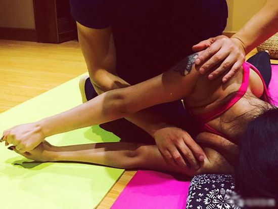 女神不好当啊! 亚洲最美瑜伽导师母其弥雅自曝训练图 女神不好当啊! 亚洲最美瑜伽导师母其弥雅自曝训练图