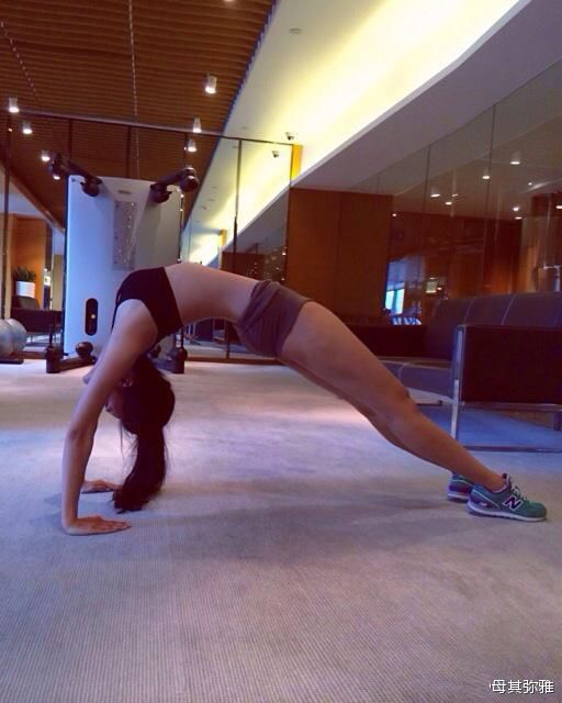 女神不好当啊! 亚洲最美瑜伽导师母其弥雅自曝训练图 女神不好当啊! 亚洲最美瑜伽导师母其弥雅自曝训练图