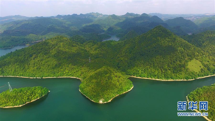 贵阳：阿哈湖美景入画来