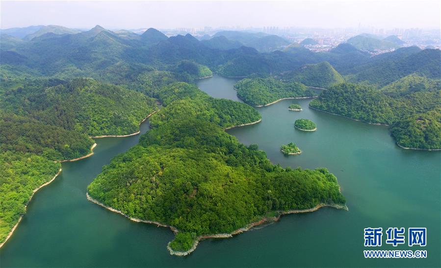 贵阳：阿哈湖美景入画来