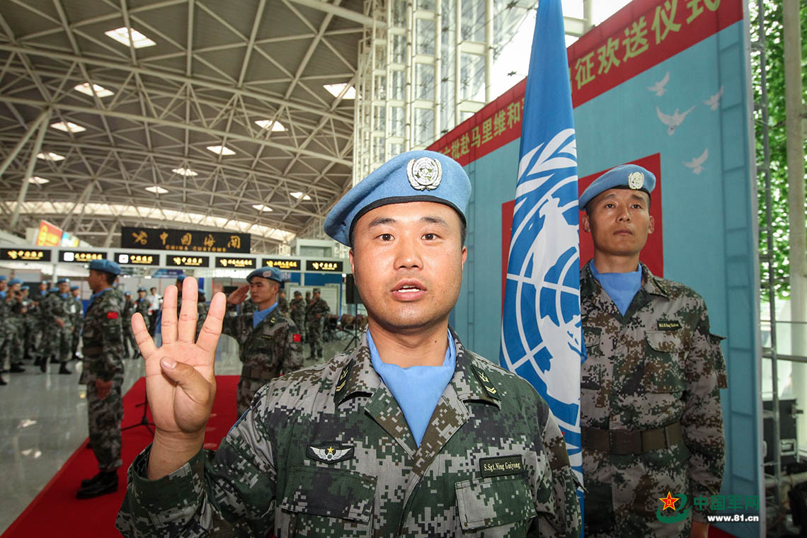 我国第六批赴马里维和部队出征 我国第六批赴马里维和部队出征