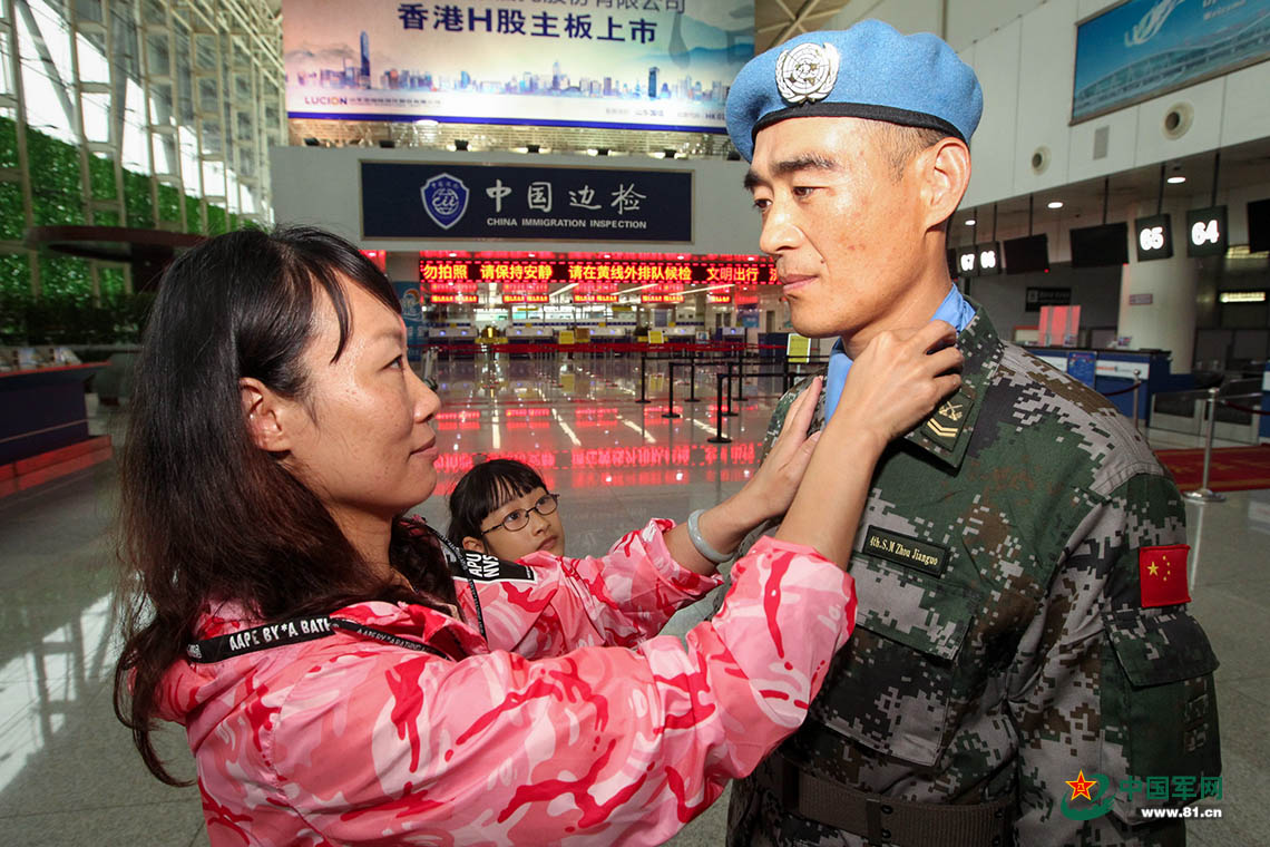 我国第六批赴马里维和部队出征 我国第六批赴马里维和部队出征