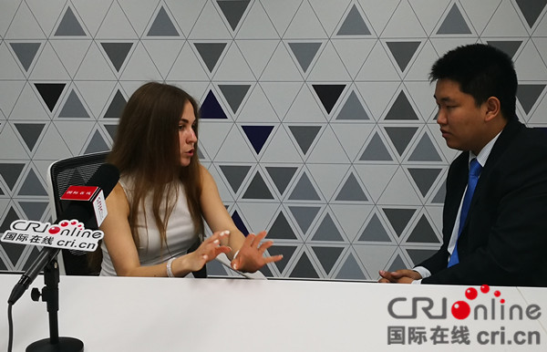 图片默认标题 图片默认标题_fororder_文后组图4:独联体CIS机构瓦西里耶夫阿丽娜女士接受记者采访_副本