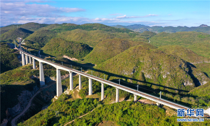 （要闻）航拍建设中的贵州瓮马铁路