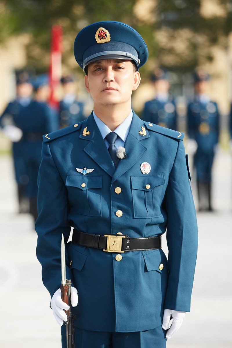 《真正男子汉2》空军新兵仪仗训练帅呆了!