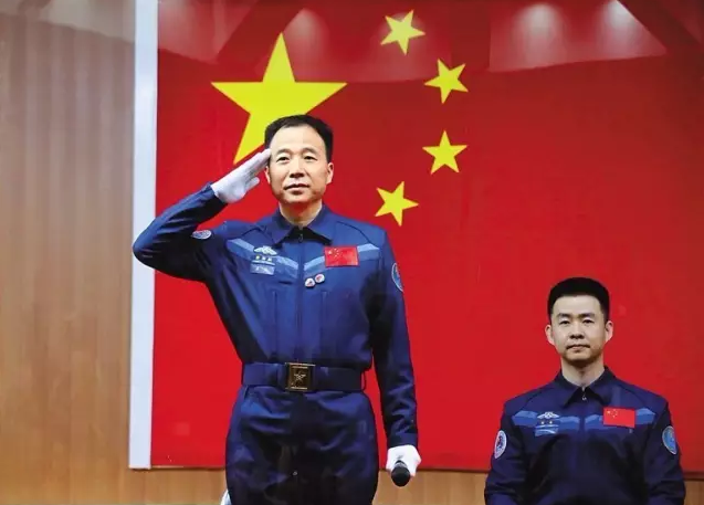 中国人的故事：景海鹏——听凭祖国召唤的太空“老司机”
