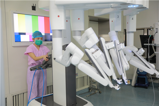 （供稿 健康圖文 三吳大地南京 移動版）江蘇首臺第四代機器人在江蘇省中醫院“上崗”
