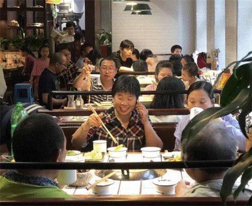 渝味晓宇东原店开业人气火爆 不愧是正宗重庆火锅代表