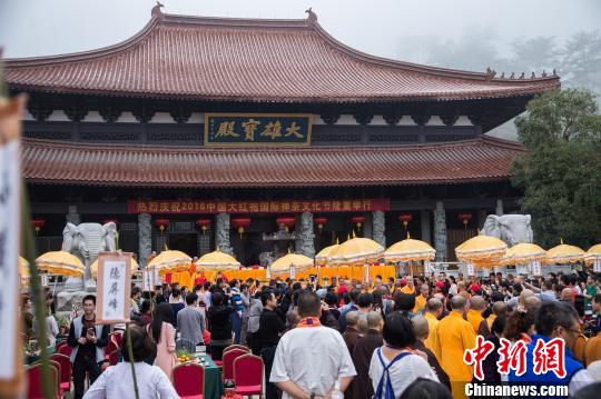 兩岸茶人齊聚武夷 一方茶席托起兩岸情緣