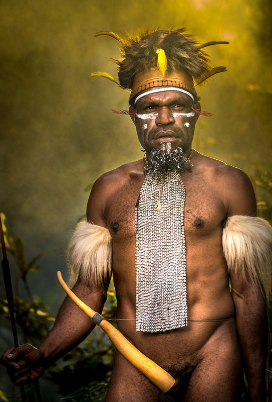 印尼达尼部落男性不穿内裤 着装独特