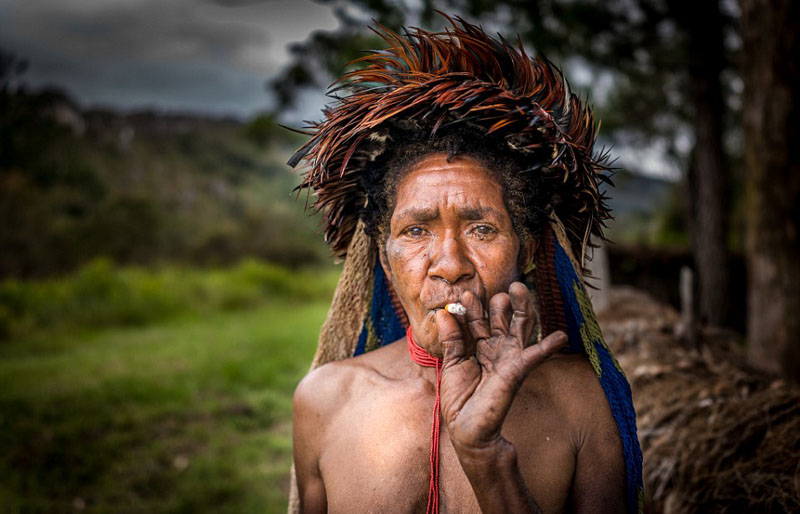 印尼达尼部落男性不穿内裤 着装独特