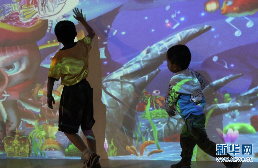 清代“天施大爐”亮相雲南省博物館 觀眾可零距離觀賞觸摸