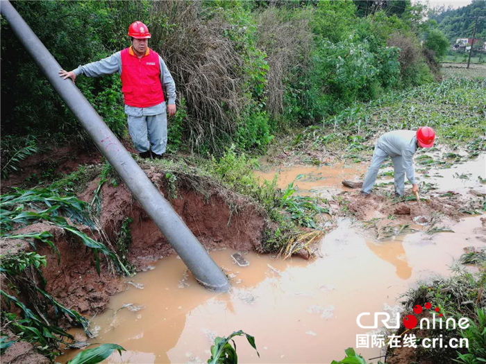 十堰遭遇强降雨 电力抢修保供电